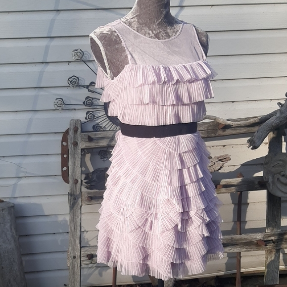 BCBGMaxAzria💝Soft Purple RUFFLE TIRED MINI DRESS with BLACK WAISTBAND Size 8 - Picture 3 of 10